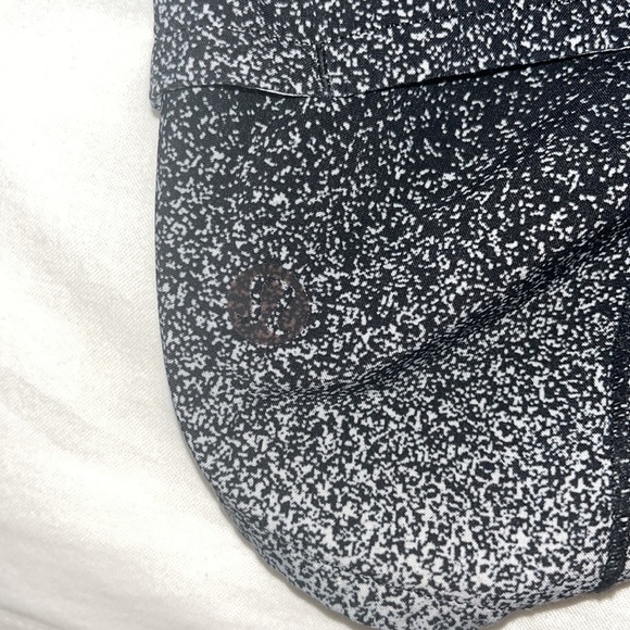 Lulu lemon runner up shorts - Picture 5 of 6